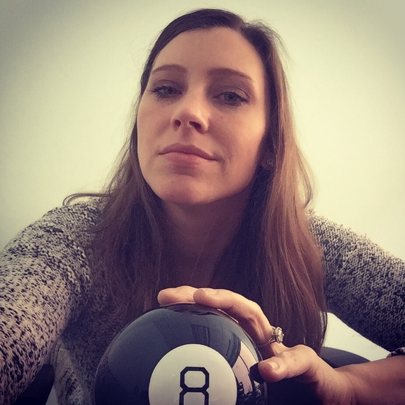 Meet your Posher, Lauren! π€ - Picture 2 of 4